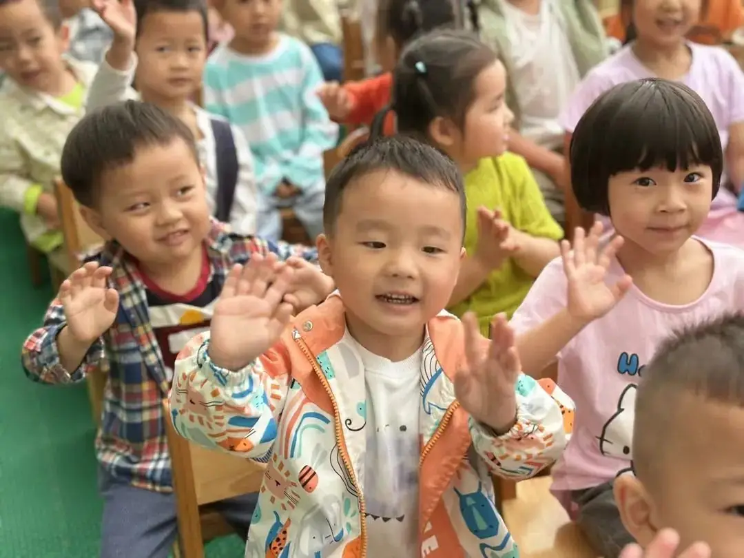 “欢乐六一,趣享成长”——燕子山小学附属幼儿园二部“庆六一”亲子主题活动 第106张 “欢乐六一,趣享成长”——燕子山小学附属幼儿园二部“庆六一”亲子主题活动 第106张