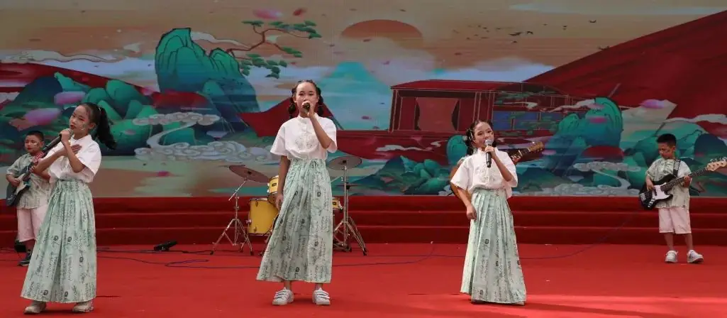 【喜迎六一】鲤城区第三实验小学“强国复兴有我,争做时代新人”庆六一表彰大会暨少年宫活动成果汇报展演(一) 第18张 【喜迎六一】鲤城区第三实验小学“强国复兴有我,争做时代新人”庆六一表彰大会暨少年宫活动成果汇报展演(一) 第18张
