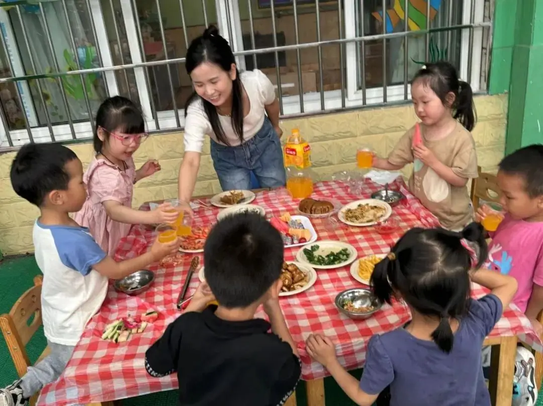 “欢乐六一,趣享成长”——燕子山小学附属幼儿园二部“庆六一”亲子主题活动 第150张 “欢乐六一,趣享成长”——燕子山小学附属幼儿园二部“庆六一”亲子主题活动 第150张