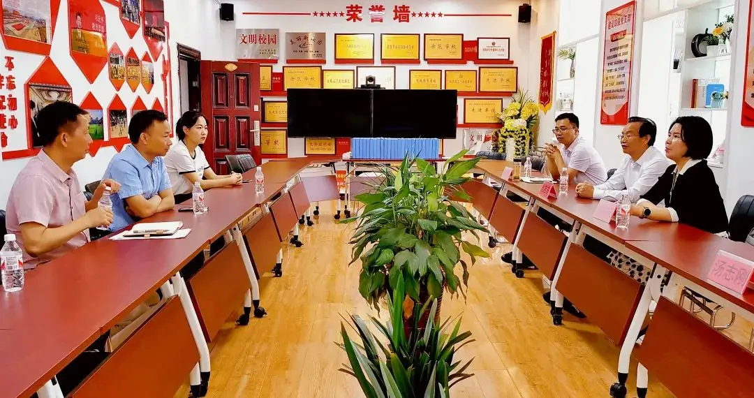 县领导到蒲溪镇小学教育集团开展庆“六一”慰问活动 第5张 县领导到蒲溪镇小学教育集团开展庆“六一”慰问活动 第5张