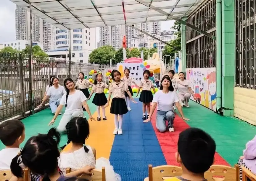 “欢乐六一,趣享成长”——燕子山小学附属幼儿园二部“庆六一”亲子主题活动 第107张 “欢乐六一,趣享成长”——燕子山小学附属幼儿园二部“庆六一”亲子主题活动 第107张