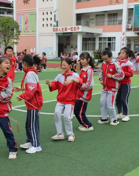 【校园动态】道坪谷龙小学“暖童心护成长 携手'黔'行”主题庆“六·一”文艺汇演 第46张 【校园动态】道坪谷龙小学“暖童心护成长 携手'黔'行”主题庆“六·一”文艺汇演 第46张