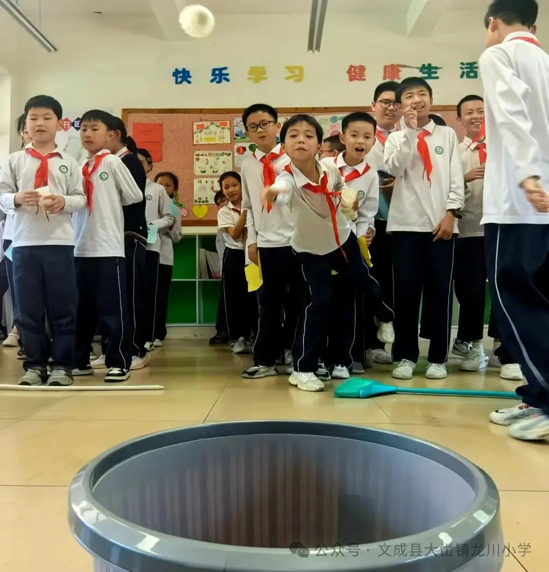 缤纷六一 与你同享 大学镇龙川小学庆六一趣味游园活动 第6张 缤纷六一 与你同享 大学镇龙川小学庆六一趣味游园活动 第6张