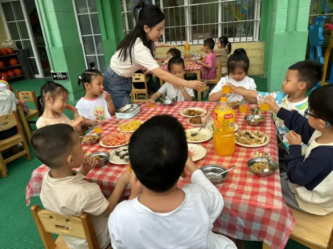 “欢乐六一,趣享成长”——燕子山小学附属幼儿园二部“庆六一”亲子主题活动 第147张 “欢乐六一,趣享成长”——燕子山小学附属幼儿园二部“庆六一”亲子主题活动 第147张