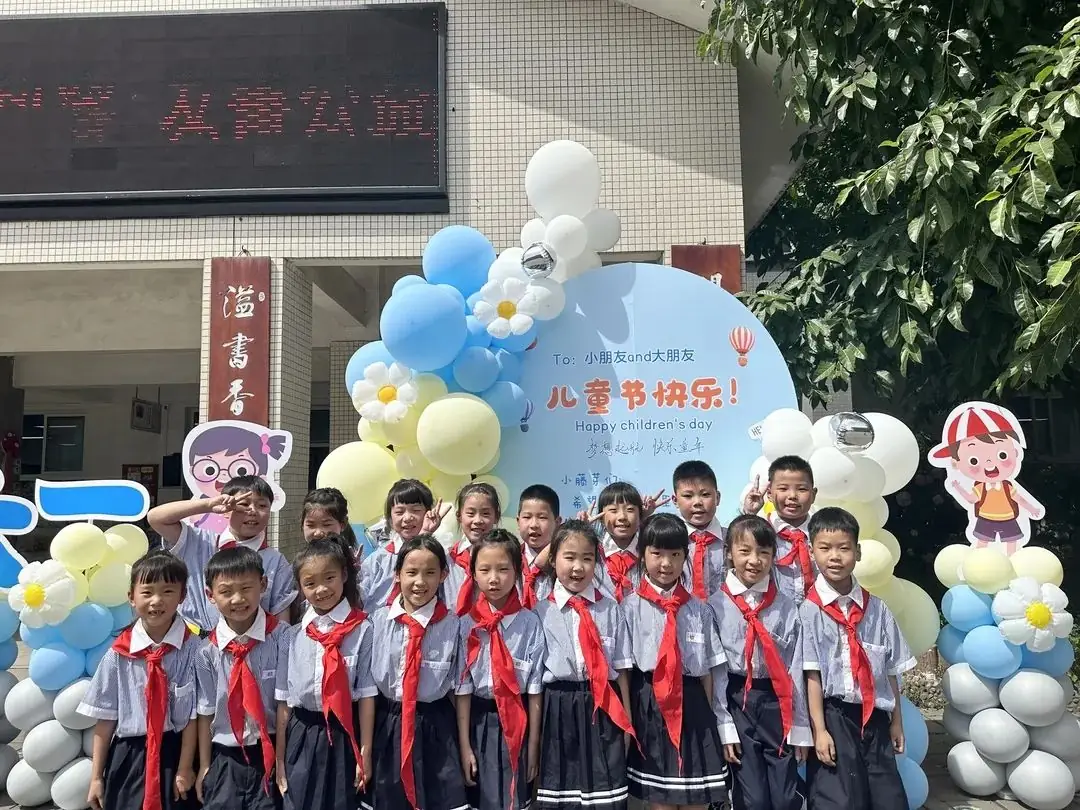 红领巾 爱祖国——记怀远小学教育集团2024年春新队员入队仪式 第47张 红领巾 爱祖国——记怀远小学教育集团2024年春新队员入队仪式 第47张