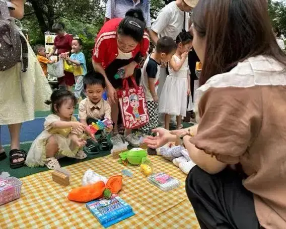 “欢乐六一,趣享成长”——燕子山小学附属幼儿园二部“庆六一”亲子主题活动 第59张 “欢乐六一,趣享成长”——燕子山小学附属幼儿园二部“庆六一”亲子主题活动 第59张