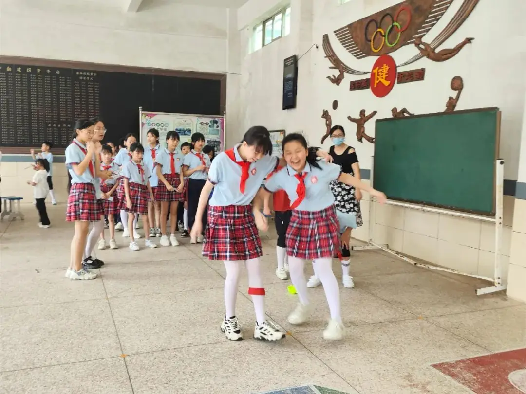 红领巾爱祖国 筑爱向未来——菌柄小学举行庆祝六一国际儿童节主题游园活动 第12张 红领巾爱祖国 筑爱向未来——菌柄小学举行庆祝六一国际儿童节主题游园活动 第12张