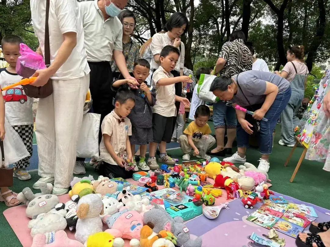 “欢乐六一,趣享成长”——燕子山小学附属幼儿园二部“庆六一”亲子主题活动 第78张 “欢乐六一,趣享成长”——燕子山小学附属幼儿园二部“庆六一”亲子主题活动 第78张