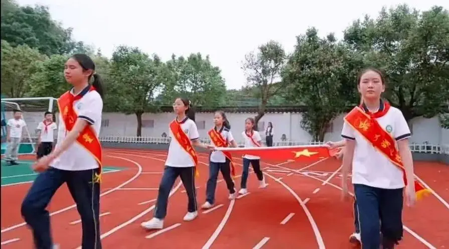 护航成长,与爱童行——月湖小学“学习之星”颁奖典礼暨浙商银行爱心公益庆六一、镇领导莅临我校进行“六一”慰问系列活动 第4张 护航成长,与爱童行——月湖小学“学习之星”颁奖典礼暨浙商银行爱心公益庆六一、镇领导莅临我校进行“六一”慰问系列活动 第4张