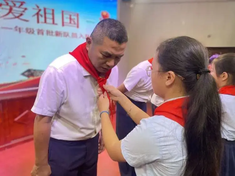 红领巾 爱祖国 ——海口市琼山第九小学一年级首批新生入队仪式 第4张 红领巾 爱祖国 ——海口市琼山第九小学一年级首批新生入队仪式 第4张