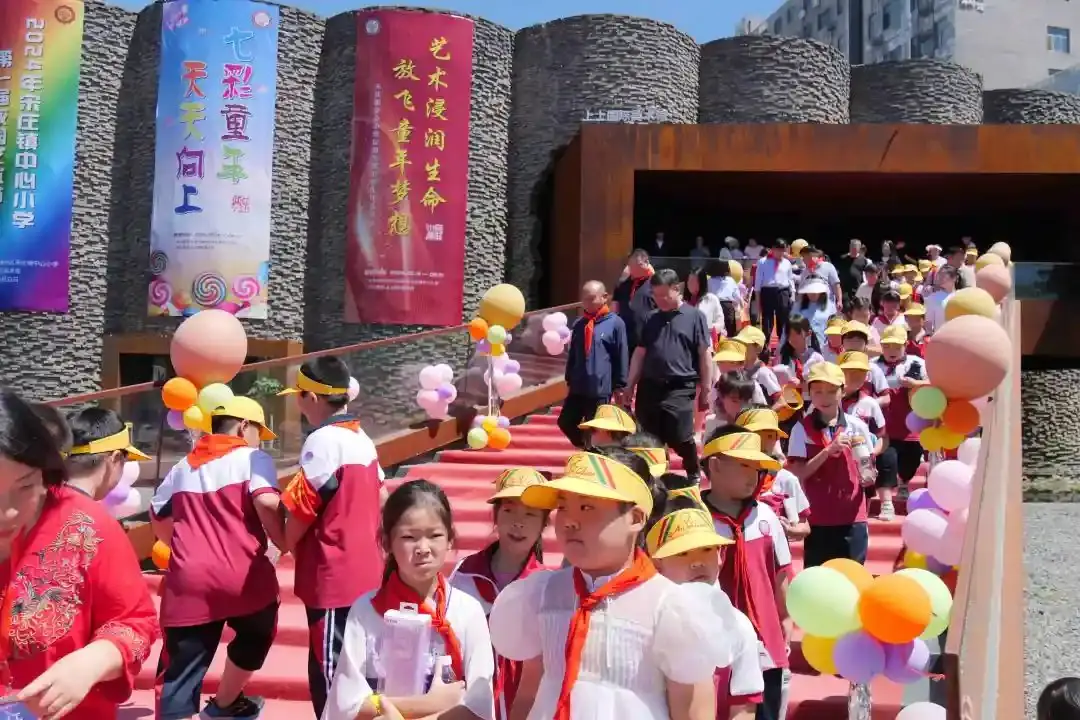 七彩童年 天天向上 | 宋庄镇中心小学校园艺术节在上上国际美术馆开幕 第49张 七彩童年 天天向上 | 宋庄镇中心小学校园艺术节在上上国际美术馆开幕 第49张