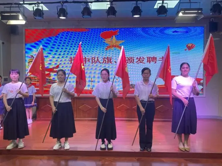 红领巾 爱祖国 ——海口市琼山第九小学一年级首批新生入队仪式 第19张 红领巾 爱祖国 ——海口市琼山第九小学一年级首批新生入队仪式 第19张