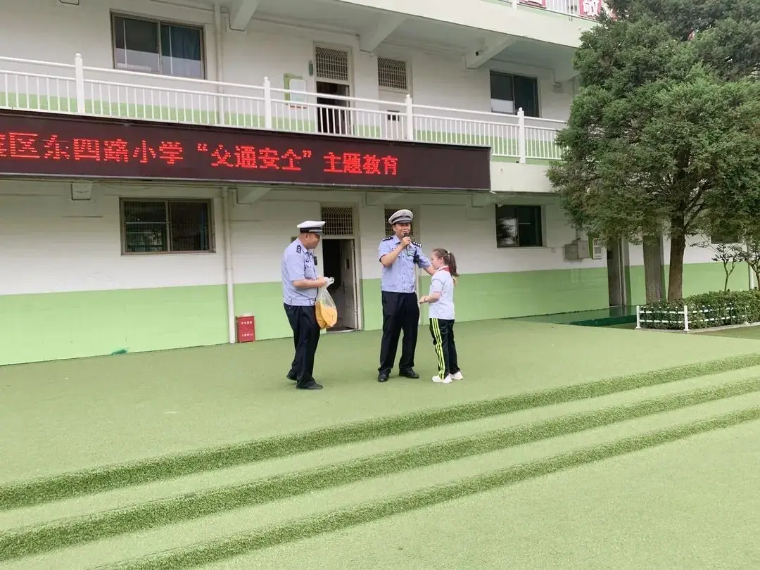 【东四路小学‖安全】道路千万条 安全第一条—“交通安全”主题教育活动 第8张 【东四路小学‖安全】道路千万条 安全第一条—“交通安全”主题教育活动 第8张