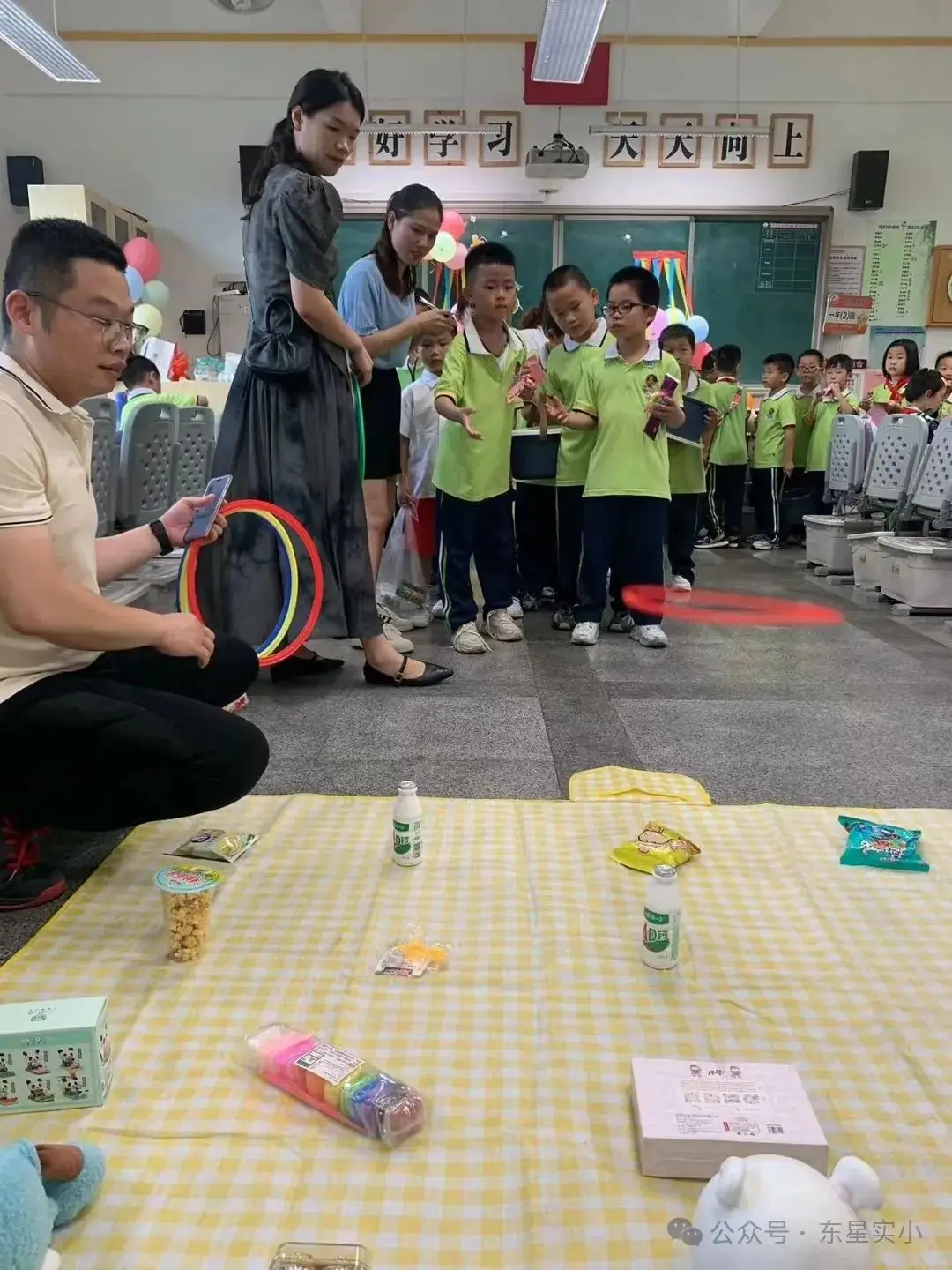 红领巾爱祖国 唱红歌颂党恩——东星实验小学2024年“六一”艺术节暨家校共育表彰活动 第99张 红领巾爱祖国 唱红歌颂党恩——东星实验小学2024年“六一”艺术节暨家校共育表彰活动 第99张
