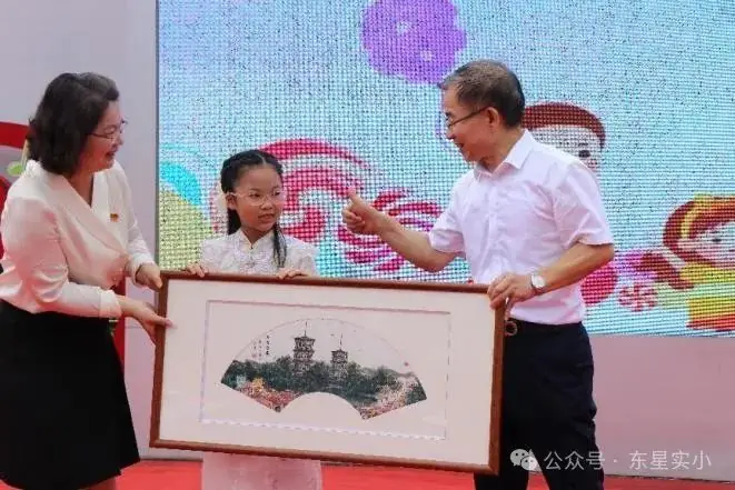 红领巾爱祖国 唱红歌颂党恩——东星实验小学2024年“六一”艺术节暨家校共育表彰活动 第9张 红领巾爱祖国 唱红歌颂党恩——东星实验小学2024年“六一”艺术节暨家校共育表彰活动 第9张