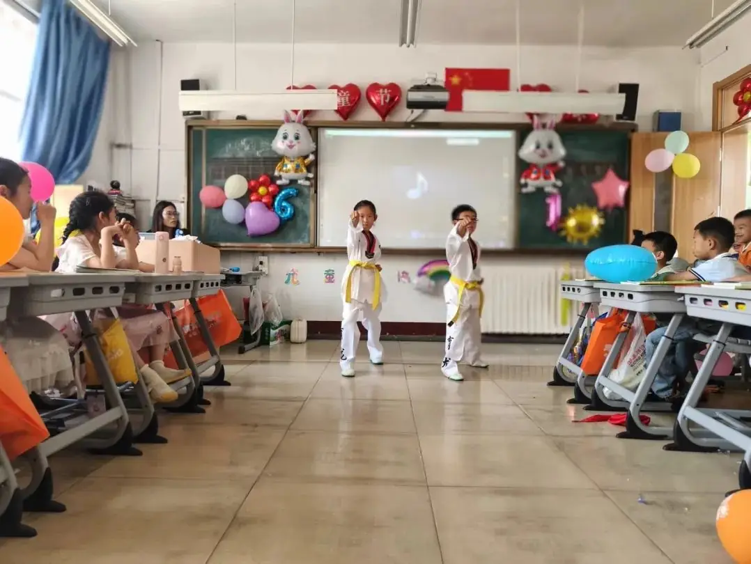 【实验小学·全环境立德树人】叮咚!来自夏天的告白——青岛西海岸新区实验小学举行“争做新时代好少年”欢庆“六一”活动 第26张 【实验小学·全环境立德树人】叮咚!来自夏天的告白——青岛西海岸新区实验小学举行“争做新时代好少年”欢庆“六一”活动 第26张