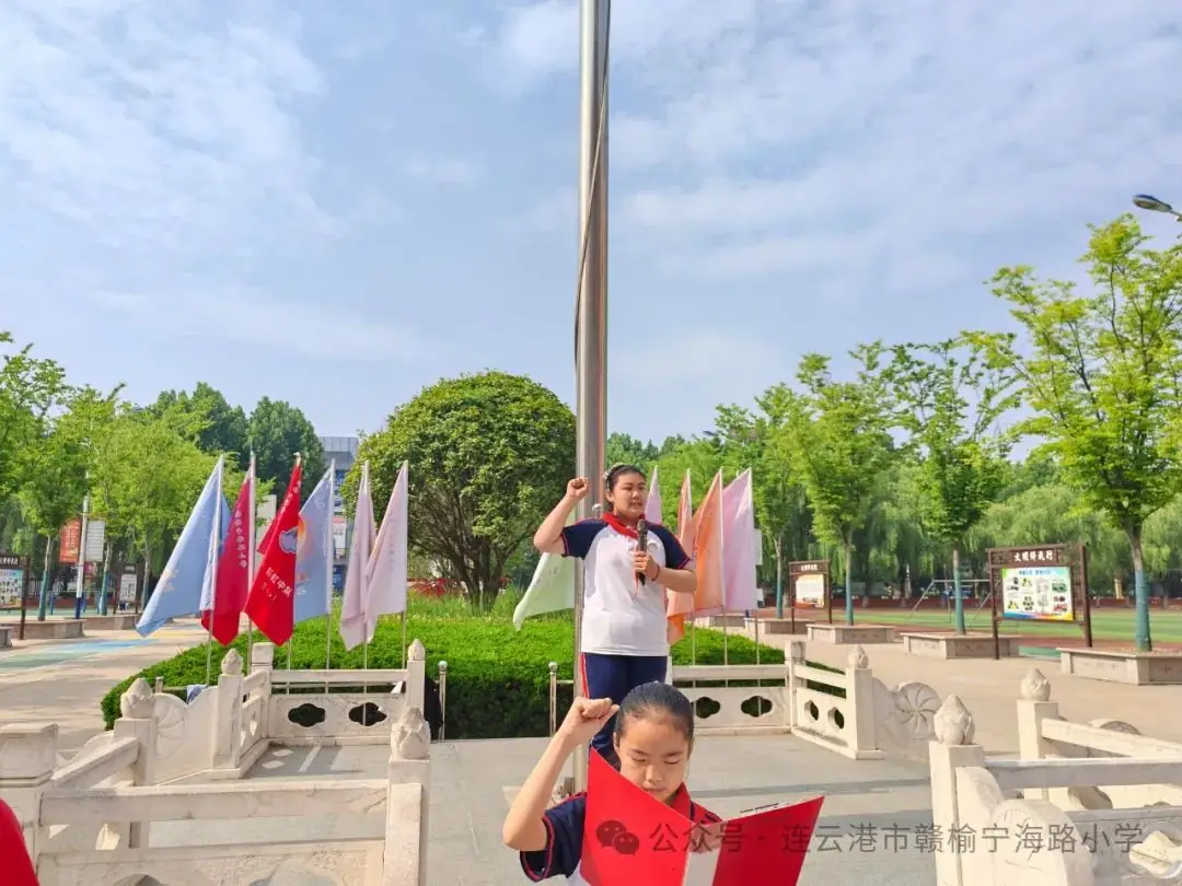 红领巾爱祖国——宁海路小学一年级新队员入队仪式 第21张 红领巾爱祖国——宁海路小学一年级新队员入队仪式 第21张