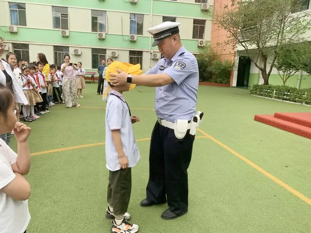 【东四路小学‖安全】道路千万条 安全第一条—“交通安全”主题教育活动 第9张 【东四路小学‖安全】道路千万条 安全第一条—“交通安全”主题教育活动 第9张