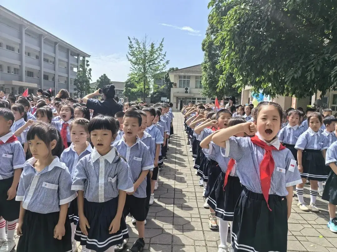 红领巾 爱祖国——记怀远小学教育集团2024年春新队员入队仪式 第23张 红领巾 爱祖国——记怀远小学教育集团2024年春新队员入队仪式 第23张