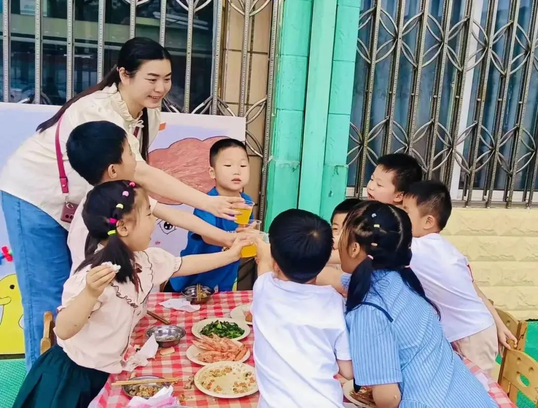 “欢乐六一,趣享成长”——燕子山小学附属幼儿园二部“庆六一”亲子主题活动 第135张 “欢乐六一,趣享成长”——燕子山小学附属幼儿园二部“庆六一”亲子主题活动 第135张