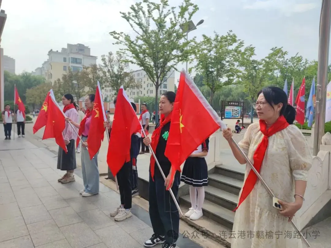 红领巾爱祖国——宁海路小学一年级新队员入队仪式 第19张 红领巾爱祖国——宁海路小学一年级新队员入队仪式 第19张