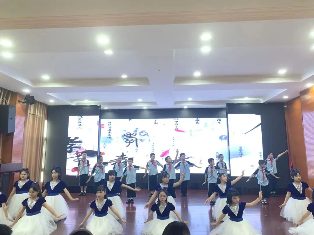 红领巾 爱祖国 ——武阳镇中心小学开展2024年庆“六一”文艺展演暨落实“双减”课后服务成果汇报活动 第31张 红领巾 爱祖国 ——武阳镇中心小学开展2024年庆“六一”文艺展演暨落实“双减”课后服务成果汇报活动 第31张