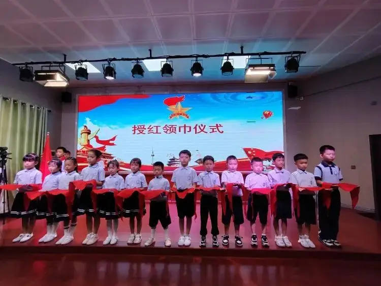 红领巾 爱祖国 ——海口市琼山第九小学一年级首批新生入队仪式 第12张 红领巾 爱祖国 ——海口市琼山第九小学一年级首批新生入队仪式 第12张