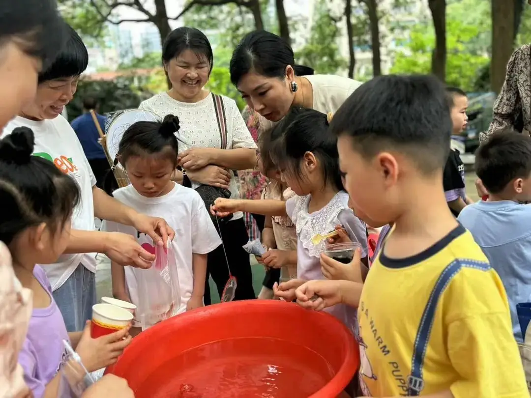 “欢乐六一,趣享成长”——燕子山小学附属幼儿园二部“庆六一”亲子主题活动 第68张 “欢乐六一,趣享成长”——燕子山小学附属幼儿园二部“庆六一”亲子主题活动 第68张