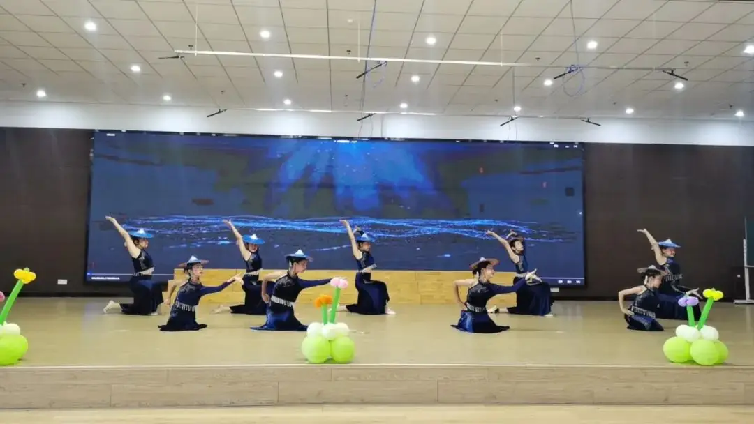 【实验小学·全环境立德树人】叮咚!来自夏天的告白——青岛西海岸新区实验小学举行“争做新时代好少年”欢庆“六一”活动 第20张 【实验小学·全环境立德树人】叮咚!来自夏天的告白——青岛西海岸新区实验小学举行“争做新时代好少年”欢庆“六一”活动 第20张