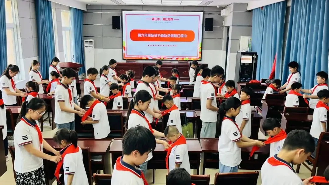 你好,红领巾 | 马城镇中心小学举行“逐梦新时代 争做好队员”入队仪式 第8张 你好,红领巾 | 马城镇中心小学举行“逐梦新时代 争做好队员”入队仪式 第8张