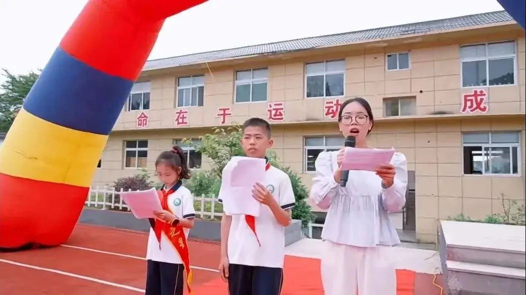 护航成长,与爱童行——月湖小学“学习之星”颁奖典礼暨浙商银行爱心公益庆六一、镇领导莅临我校进行“六一”慰问系列活动 第12张 护航成长,与爱童行——月湖小学“学习之星”颁奖典礼暨浙商银行爱心公益庆六一、镇领导莅临我校进行“六一”慰问系列活动 第12张