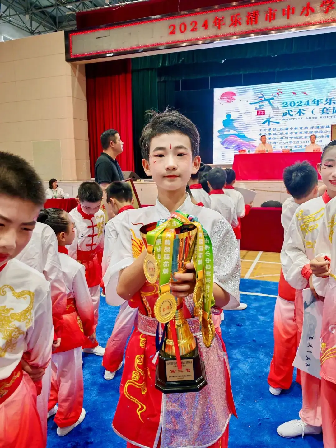 【喜报】热烈祝贺柳市镇第十六小学在2024年乐清市中小学生体育节武术(套路)比赛中喜获佳绩 第8张 【喜报】热烈祝贺柳市镇第十六小学在2024年乐清市中小学生体育节武术(套路)比赛中喜获佳绩 第8张