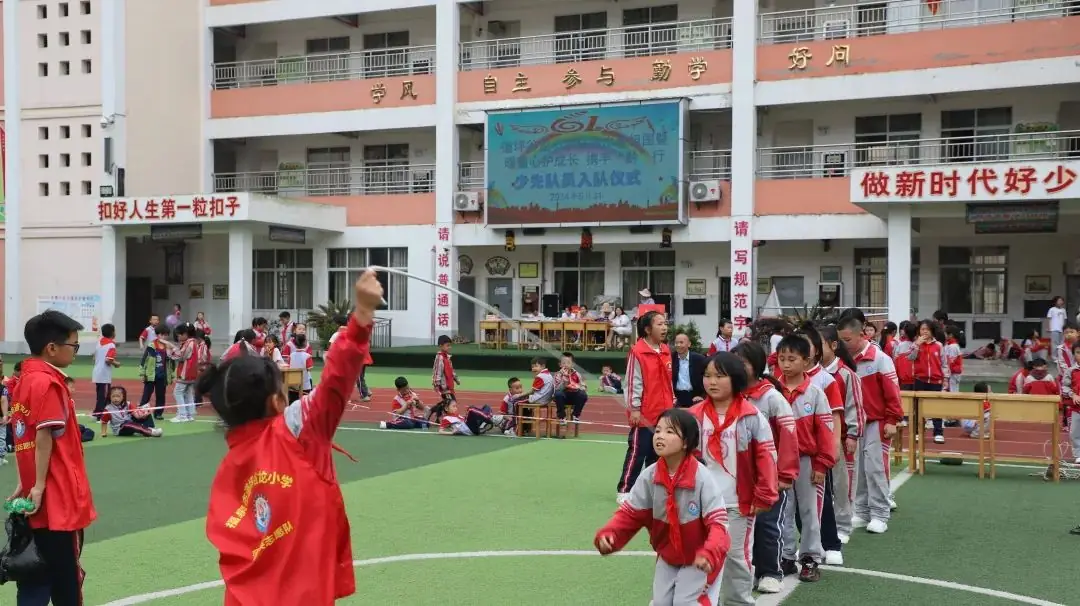 【校园动态】道坪谷龙小学“暖童心护成长 携手'黔'行”主题庆“六·一”文艺汇演 第52张 【校园动态】道坪谷龙小学“暖童心护成长 携手'黔'行”主题庆“六·一”文艺汇演 第52张