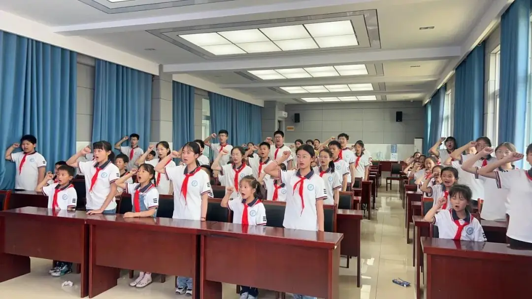 你好,红领巾 | 马城镇中心小学举行“逐梦新时代 争做好队员”入队仪式 第9张 你好,红领巾 | 马城镇中心小学举行“逐梦新时代 争做好队员”入队仪式 第9张