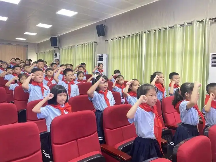 红领巾 爱祖国 ——海口市琼山第九小学一年级首批新生入队仪式 第24张 红领巾 爱祖国 ——海口市琼山第九小学一年级首批新生入队仪式 第24张
