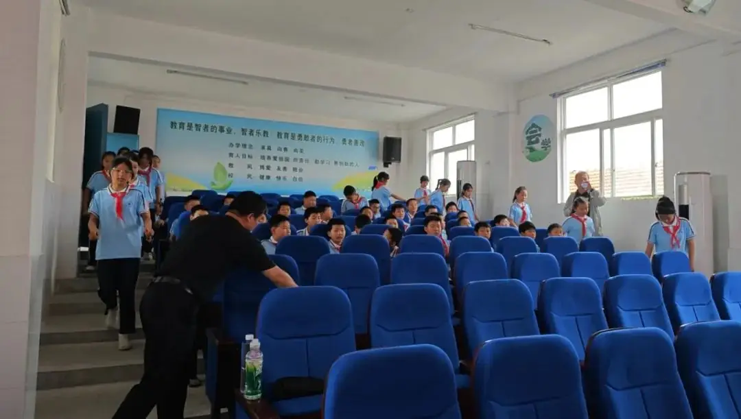 六一慰问 情暖童心丨志豪集团赴团风思源小学淋山河校区“六一”送温暖 第2张 六一慰问 情暖童心丨志豪集团赴团风思源小学淋山河校区“六一”送温暖 第2张