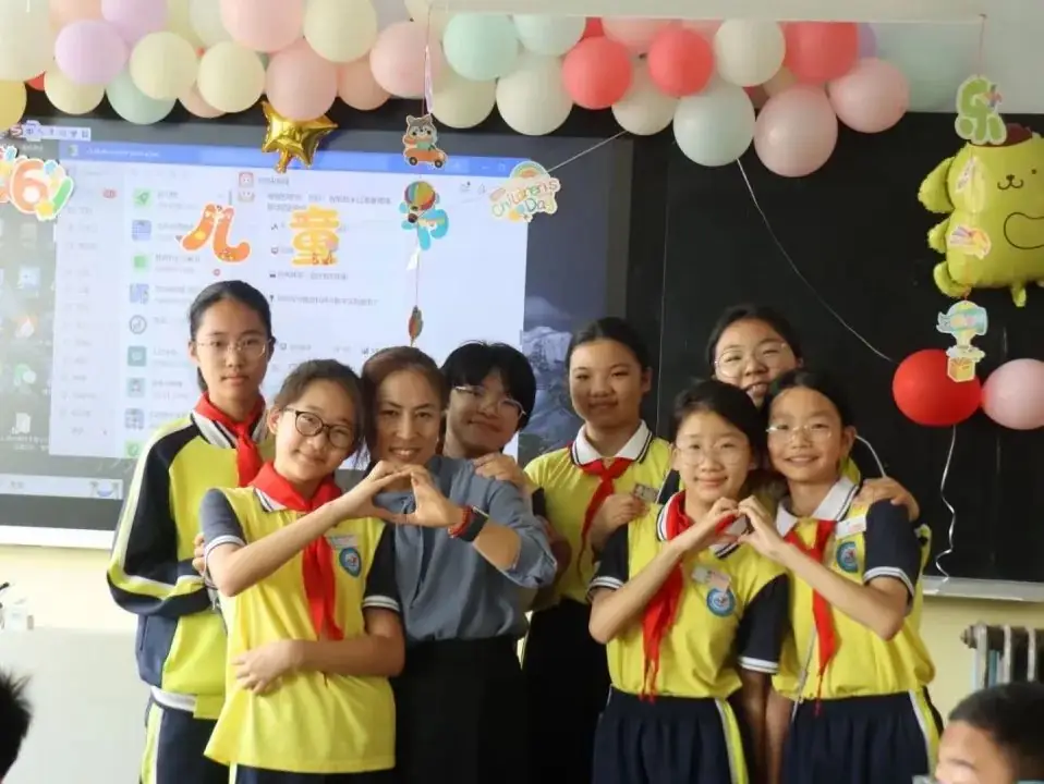 【实验小学·全环境立德树人】叮咚!来自夏天的告白——青岛西海岸新区实验小学举行“争做新时代好少年”欢庆“六一”活动 第24张 【实验小学·全环境立德树人】叮咚!来自夏天的告白——青岛西海岸新区实验小学举行“争做新时代好少年”欢庆“六一”活动 第24张