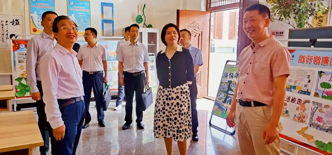 县领导到蒲溪镇小学教育集团开展庆“六一”慰问活动 第4张 县领导到蒲溪镇小学教育集团开展庆“六一”慰问活动 第4张
