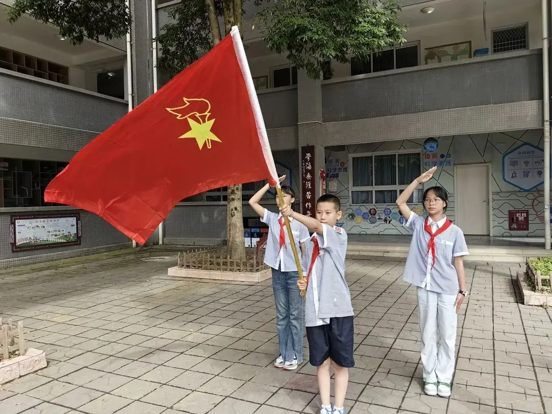 红领巾 爱祖国——记怀远小学教育集团2024年春新队员入队仪式 第8张 红领巾 爱祖国——记怀远小学教育集团2024年春新队员入队仪式 第8张