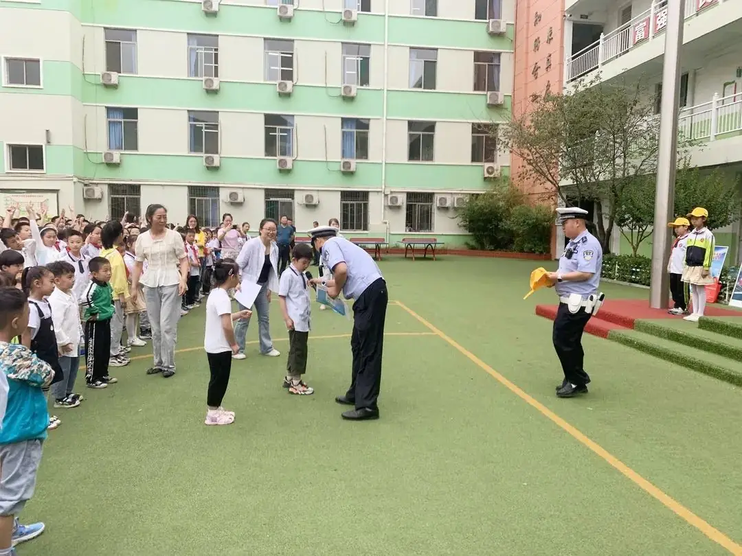 【东四路小学‖安全】道路千万条 安全第一条—“交通安全”主题教育活动 第6张 【东四路小学‖安全】道路千万条 安全第一条—“交通安全”主题教育活动 第6张