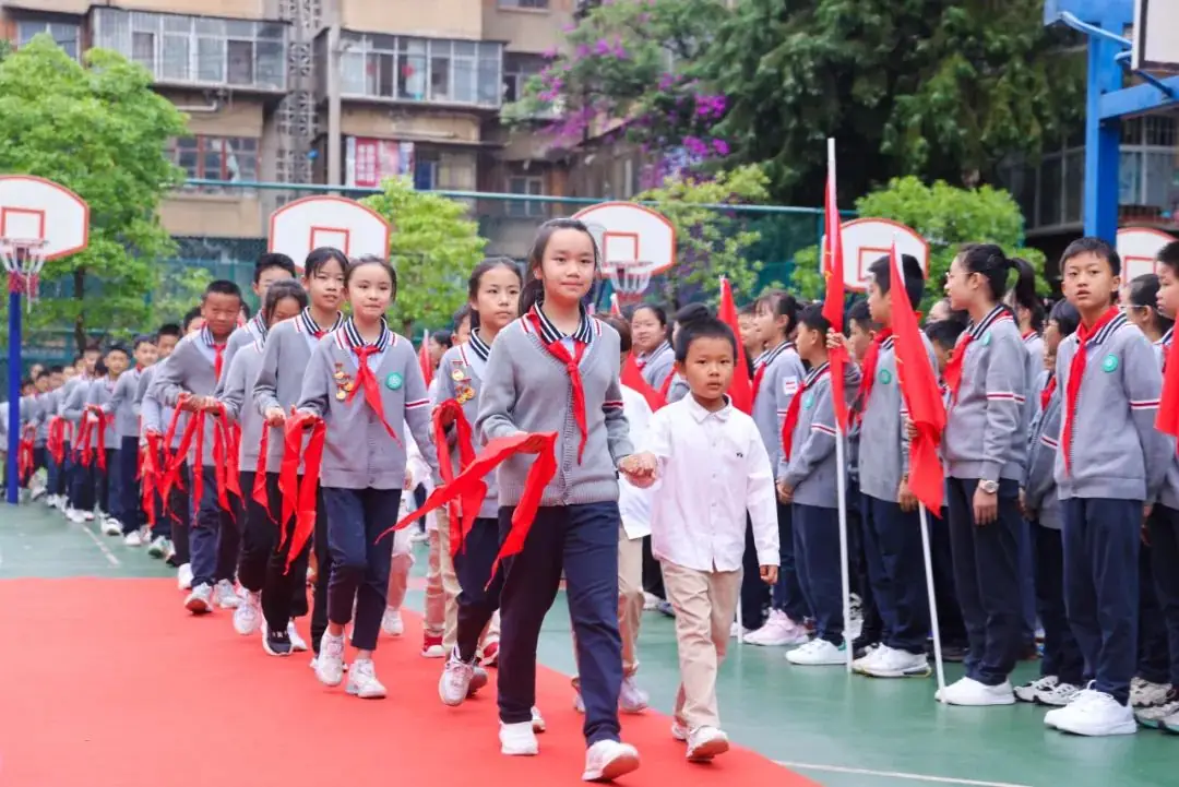 “红领巾 爱祖国”| 棕树营小学2024年“红领巾心向党 在阳光下成长”欢庆“六一”主题队日暨新队员入队仪式活动圆满举行 第25张 “红领巾 爱祖国”| 棕树营小学2024年“红领巾心向党 在阳光下成长”欢庆“六一”主题队日暨新队员入队仪式活动圆满举行 第25张