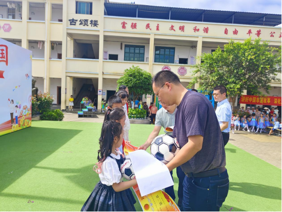 红领巾爱祖国——古陂镇中心小学举行2024年校园文化节暨“六一”艺术展演 第45张 红领巾爱祖国——古陂镇中心小学举行2024年校园文化节暨“六一”艺术展演 第45张