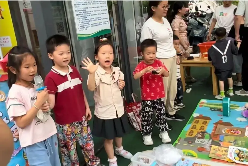 “欢乐六一,趣享成长”——燕子山小学附属幼儿园二部“庆六一”亲子主题活动 第74张 “欢乐六一,趣享成长”——燕子山小学附属幼儿园二部“庆六一”亲子主题活动 第74张
