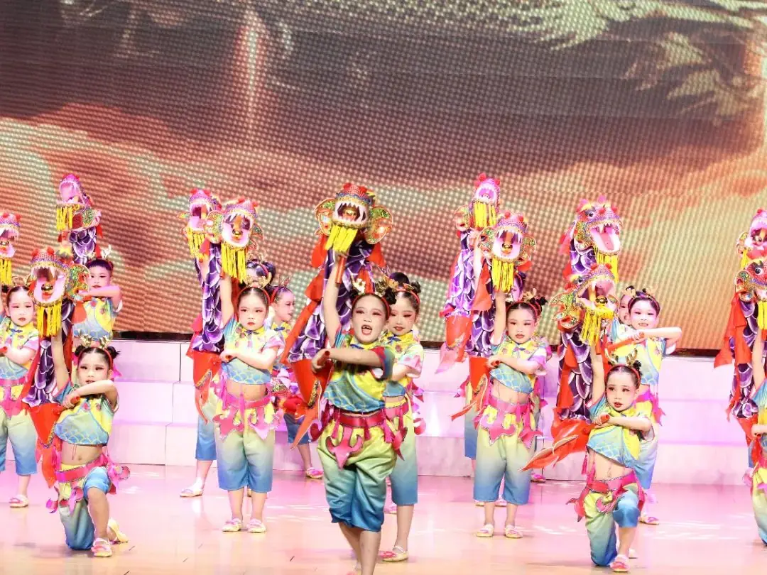 城南新语 | 红领巾爱祖国 城南小学举行2024年“六一”庆祝大会暨第二十五届“小百灵”艺术节文艺汇报演出 第17张 城南新语 | 红领巾爱祖国 城南小学举行2024年“六一”庆祝大会暨第二十五届“小百灵”艺术节文艺汇报演出 第17张