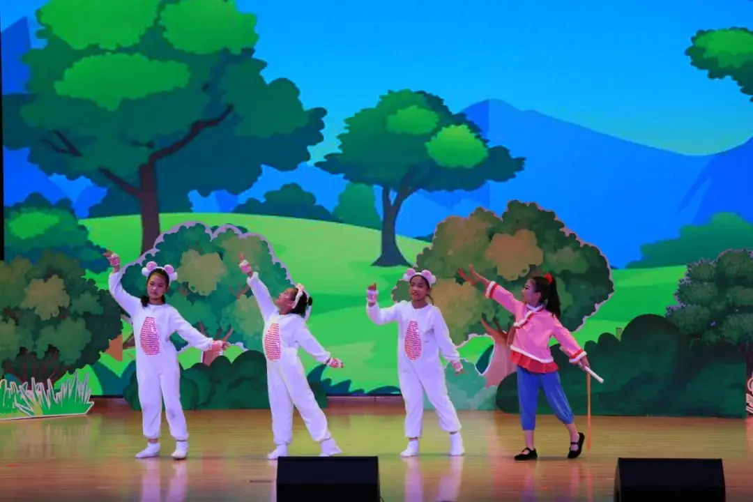 逐梦新时代,“艺”起向未来 ——上海路小学庆六一暨校园艺术节汇演活动 第23张 逐梦新时代,“艺”起向未来 ——上海路小学庆六一暨校园艺术节汇演活动 第23张