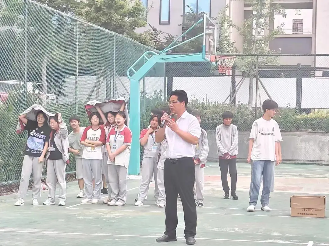 味蕾尽欢抢零食 奔赴中考释压力——浙师大附中开展初三学子抢零食趣味减压活动 第8张 味蕾尽欢抢零食 奔赴中考释压力——浙师大附中开展初三学子抢零食趣味减压活动 第8张