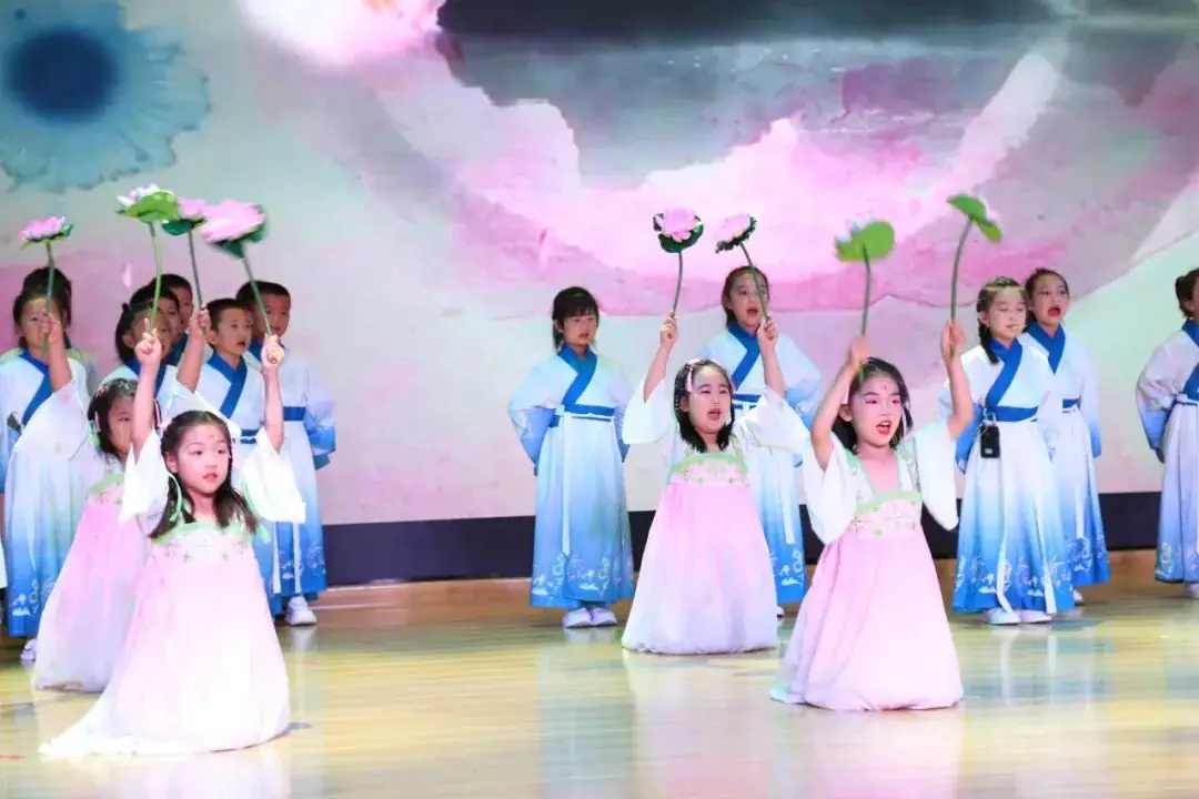 逐梦新时代,“艺”起向未来 ——上海路小学庆六一暨校园艺术节汇演活动 第14张 逐梦新时代,“艺”起向未来 ——上海路小学庆六一暨校园艺术节汇演活动 第14张