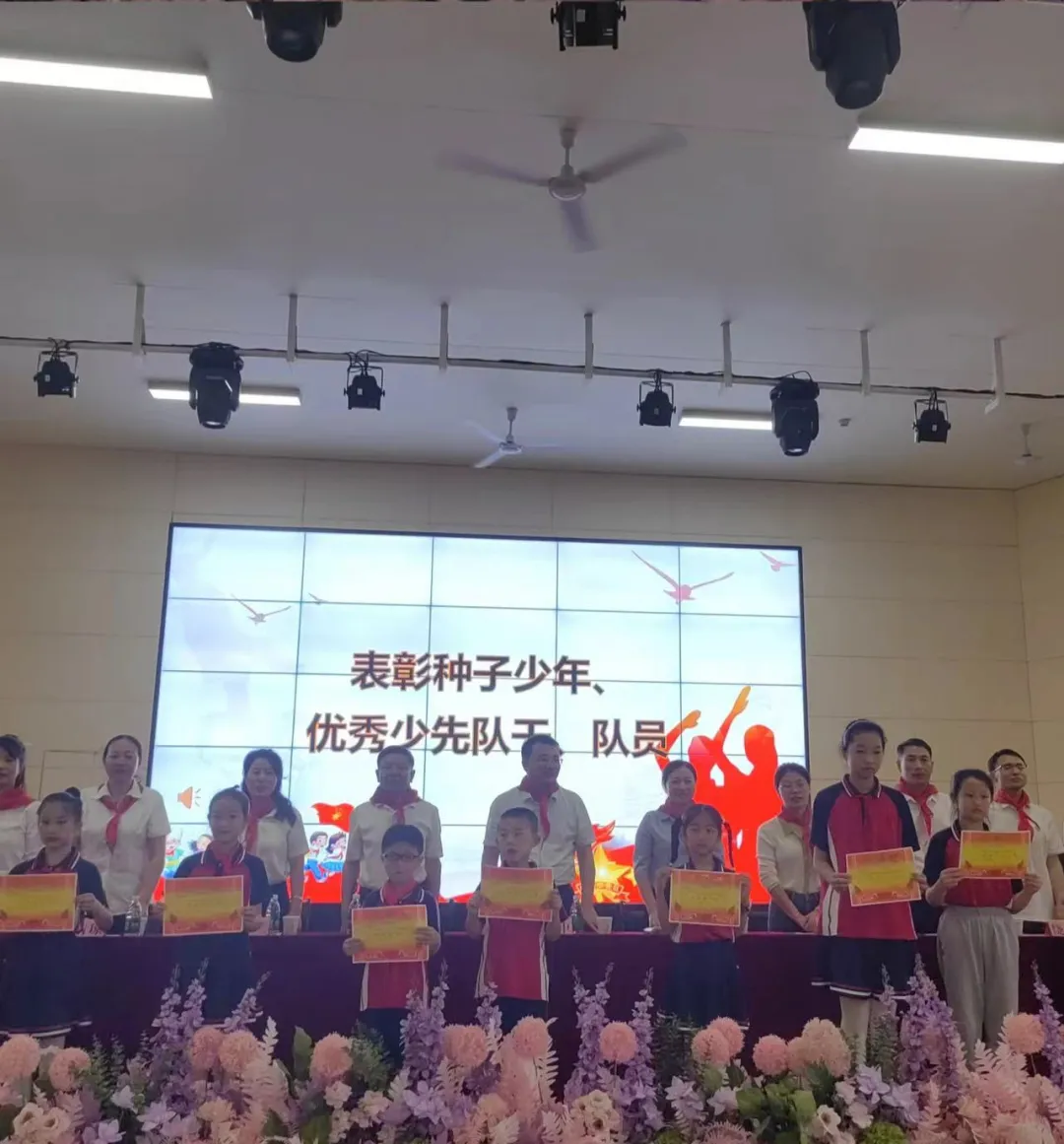 红领巾爱祖国——第一小学欢庆“六一”暨“书香浸润童年 阅读点亮人生”经典诵读活动 第19张 红领巾爱祖国——第一小学欢庆“六一”暨“书香浸润童年 阅读点亮人生”经典诵读活动 第19张