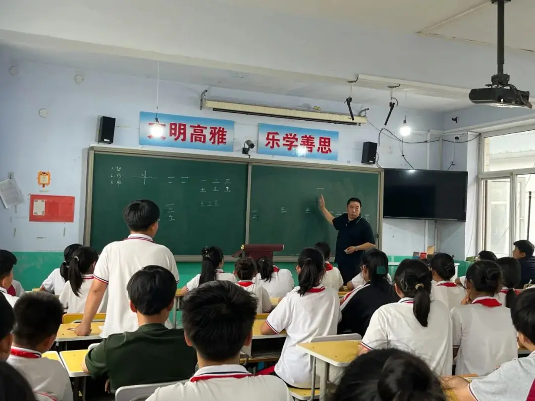 “保持童真,天天开心”赵各庄小学第十四周工作总结 第8张 “保持童真,天天开心”赵各庄小学第十四周工作总结 第8张