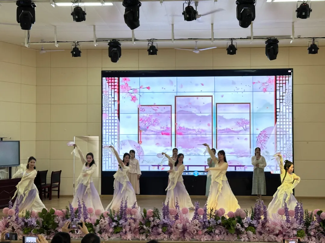 红领巾爱祖国——第一小学欢庆“六一”暨“书香浸润童年 阅读点亮人生”经典诵读活动 第44张 红领巾爱祖国——第一小学欢庆“六一”暨“书香浸润童年 阅读点亮人生”经典诵读活动 第44张